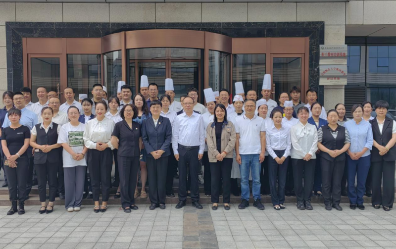 青海师范大学持续教育研培基地揭牌典礼在昆仑国际酒店进行