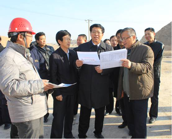 青海省副省长王平明莅临曹家堡保税物流中心工程现场视察工作