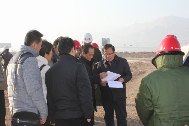 青海省商务厅李志刚副厅长一行六人莅临临空曹家堡工地查抄领导工作